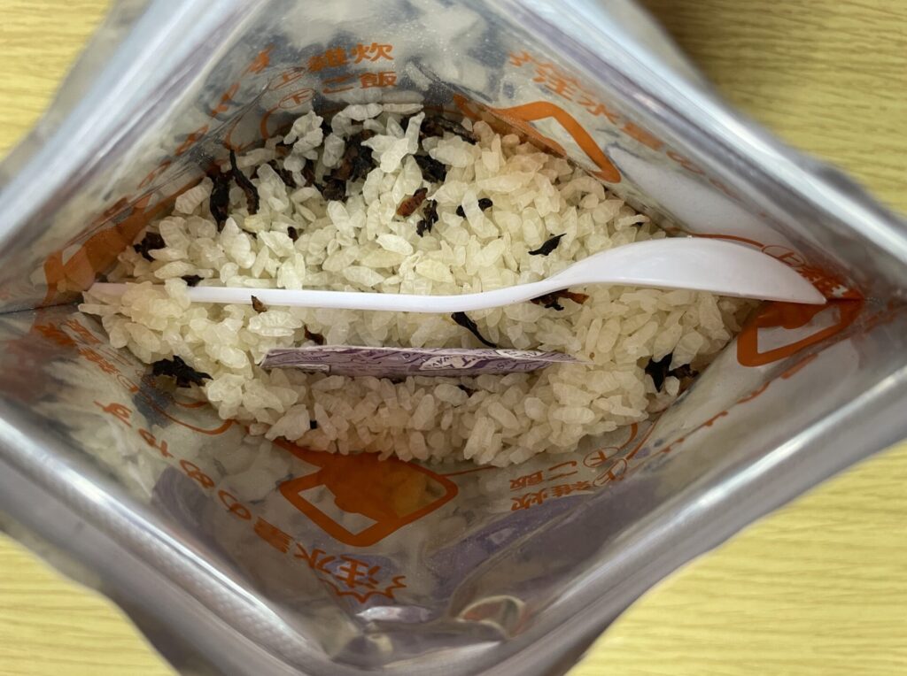 ひじきご飯お湯入れた