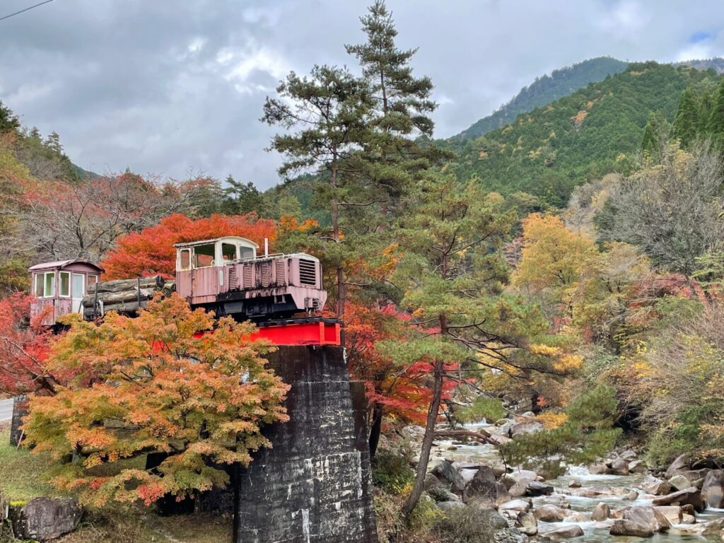 夕森渓谷入口紅葉