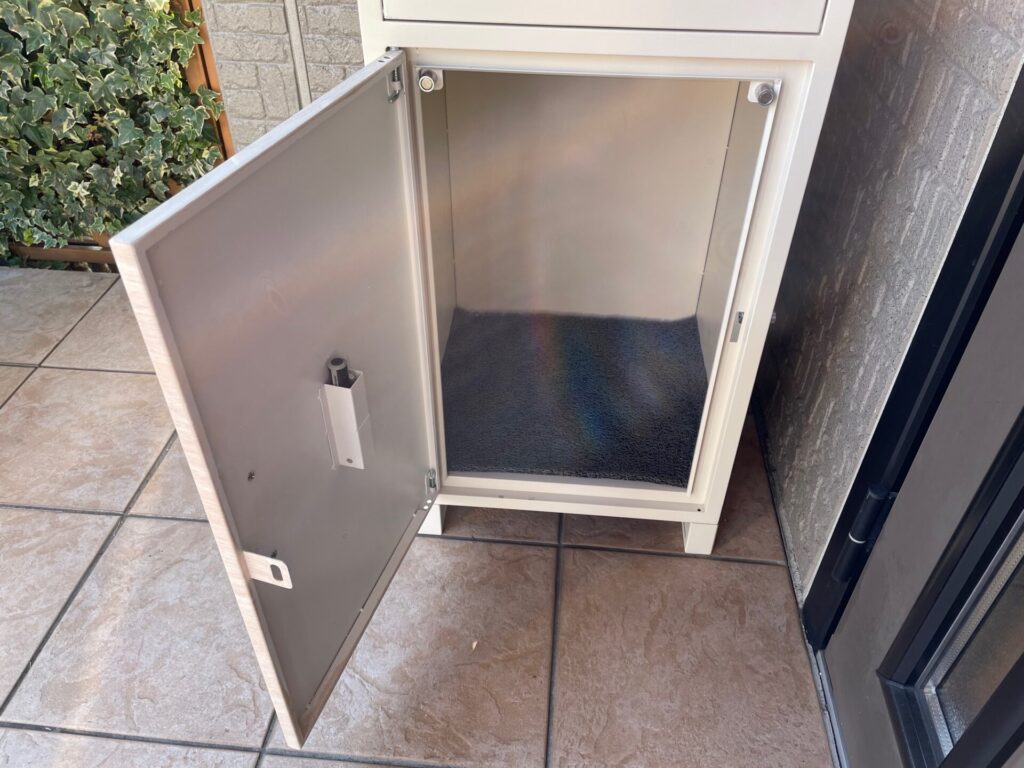 宅配ボックス開けたところ