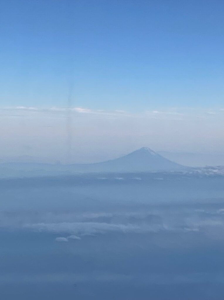 帰りの飛行機で見た富士山